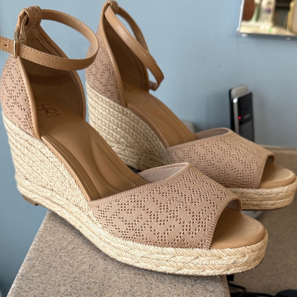 Chic Beige Wedge Sandals